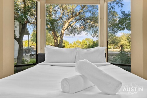 Lakeway Hill Country Home | Grill Deck, Tennis Courts + Trails