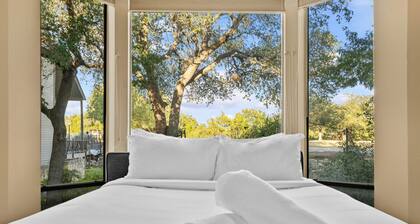 Lakeway Hill Country Home | Grill Deck, Tennis Courts + Trails