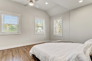 4 Schlafzimmer, Schreibtisch, Bügeleisen/Bügelbrett, kostenloses WLAN