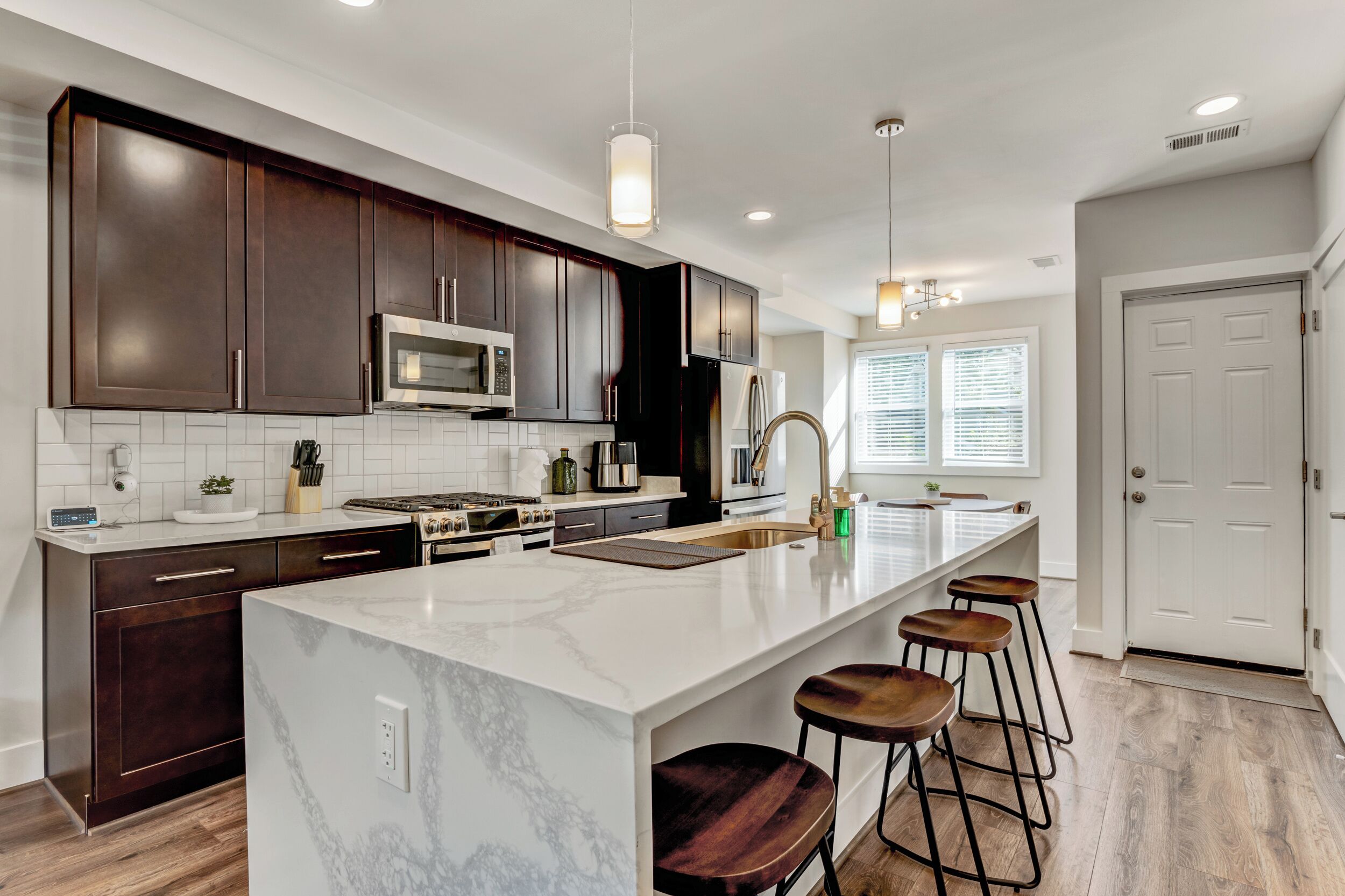 Refrigerador, microondas, horno, placa de cocina