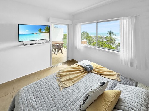 Luxury Oceanfront Penthouse w Loft and 2 Balconies