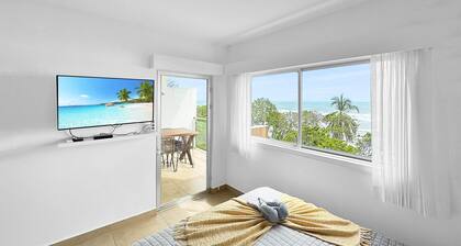 Luxury Oceanfront Penthouse w Loft and 2 Balconies