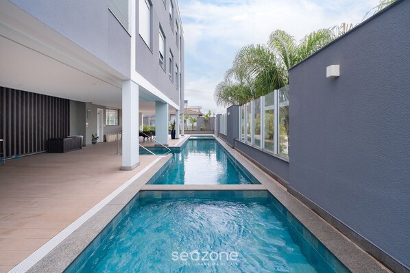 Kolam renang outdoor