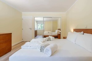 3 habitaciones, escritorio, tabla de planchar con plancha y wifi 