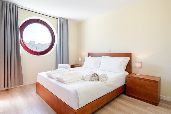 3 bedrooms, iron/ironing board, internet, bed sheets - Shoreline Escape by Portugal Active (Esposende)