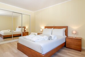 Iron/ironing board, Internet, bed sheets