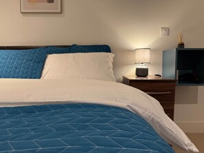 2 عدّة غرف نوم ومكواة/لوح كي وواي فاي