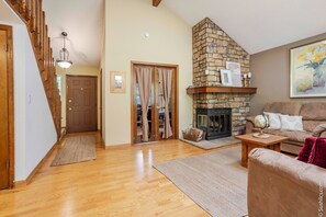 Living area - Charming 3-bedroom condo with AC in Boulder (Boulder)