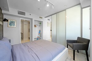 1 habitación, tabla de planchar con plancha, wifi y ropa de cama