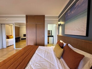 In-room safe, laptop workspace, free WiFi, bed sheets - Ecoblue Resort Avaré (Avaré)