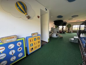 Tempat bermain anak – indoor