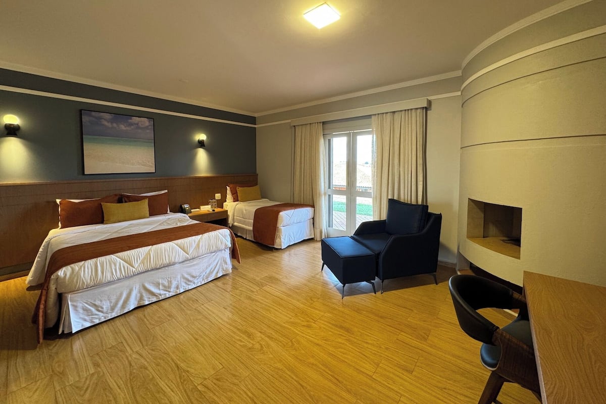 家庭木屋, 壁炉 | 客房内保险箱、笔记本电脑工作区、免费 WiFi、床单