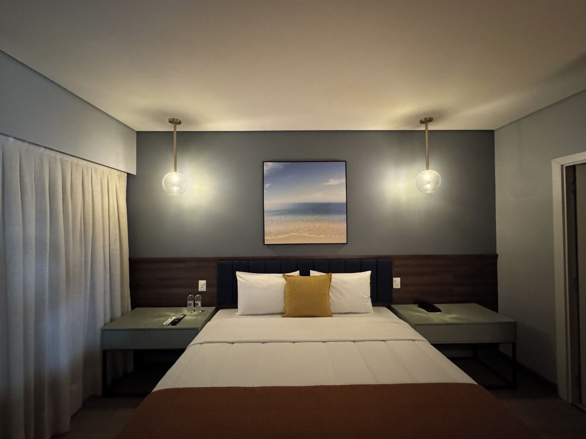 华丽套房 | 客房内保险箱、笔记本电脑工作区、免费 WiFi、床单