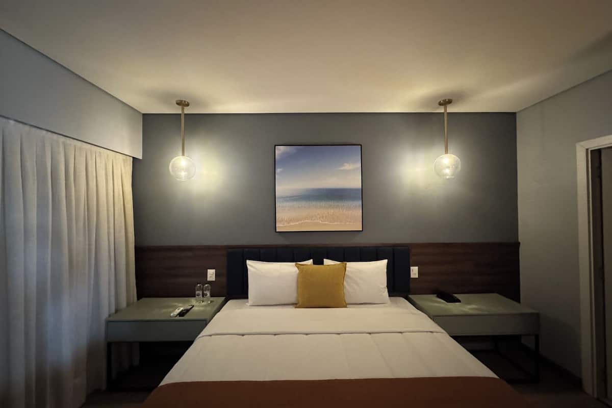 华丽套房 | 客房内保险箱、笔记本电脑工作区、免费 WiFi、床单