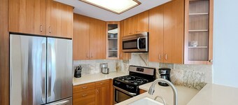 WEHO/Beverly Hills Luxury 2BD/2.5BA + Balconies