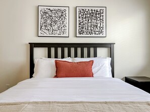 2 makuuhuonetta, työpöytä, silitysrauta/-lauta, ilmainen Wi-Fi