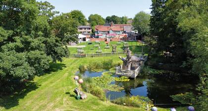 1 Cosy Cabin at 15th C Pub