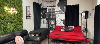 Ruby Red Haven – Chic Downtown Retreat Dayton
