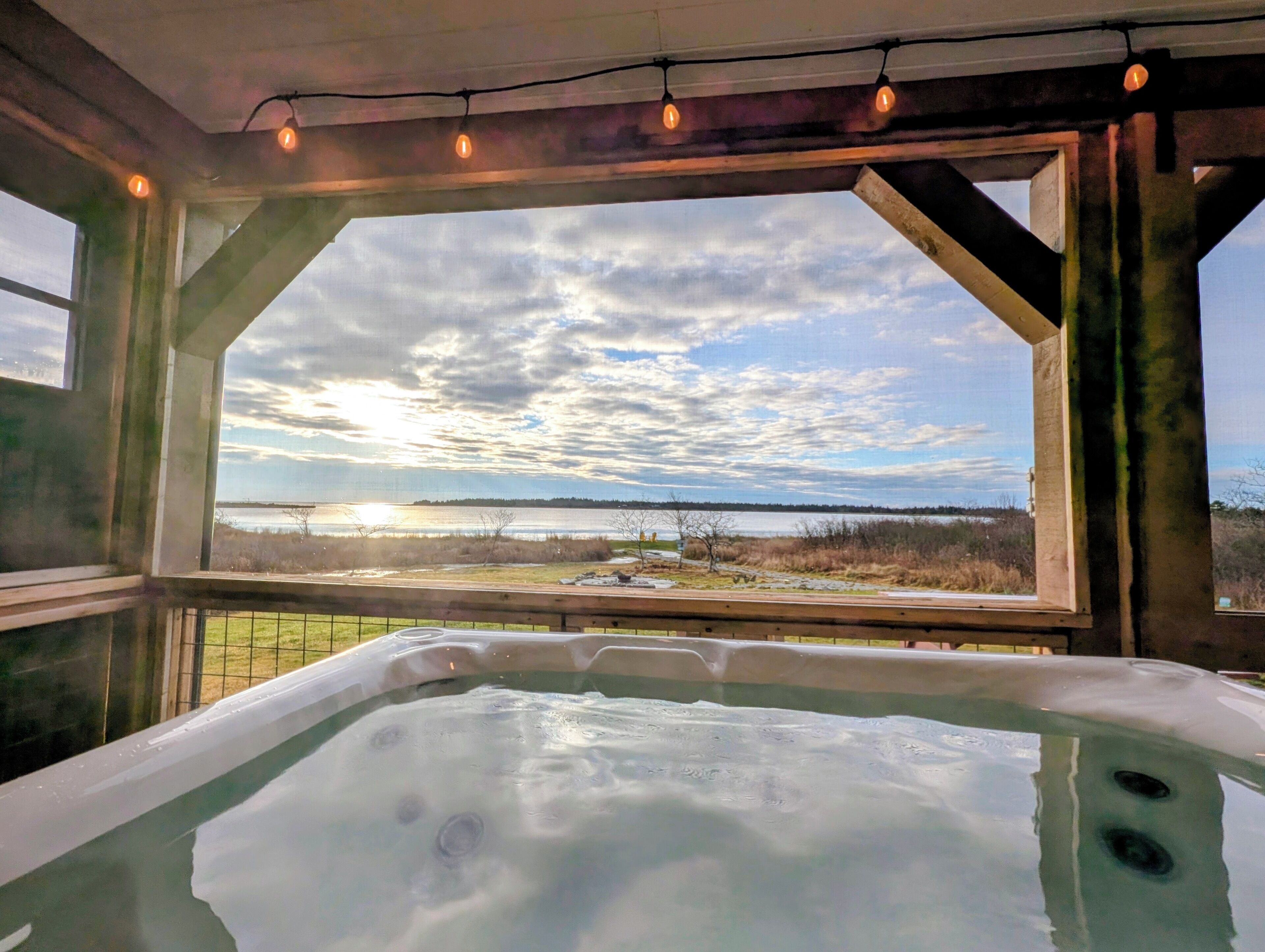 Outdoor spa tub