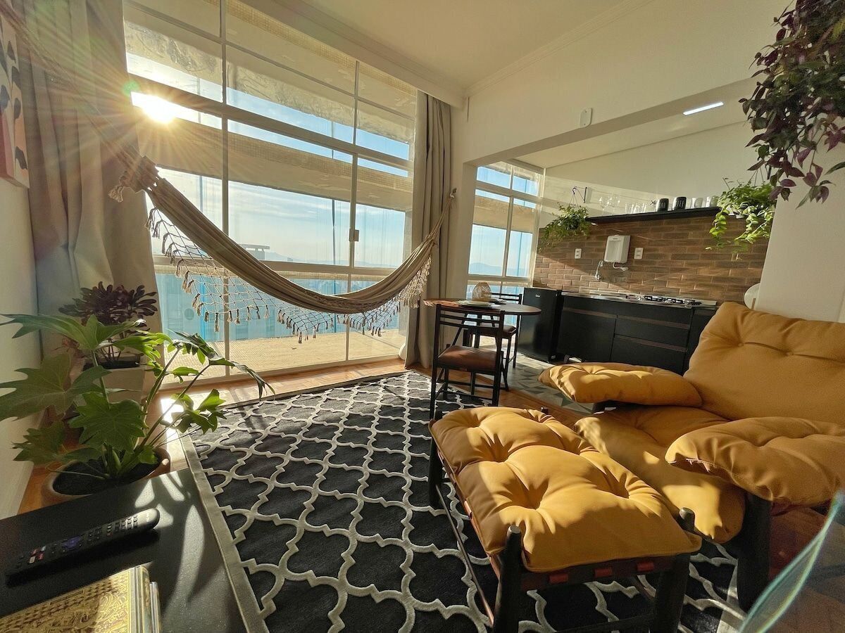 Apartamento standard | Área de estar | TV de tela plana