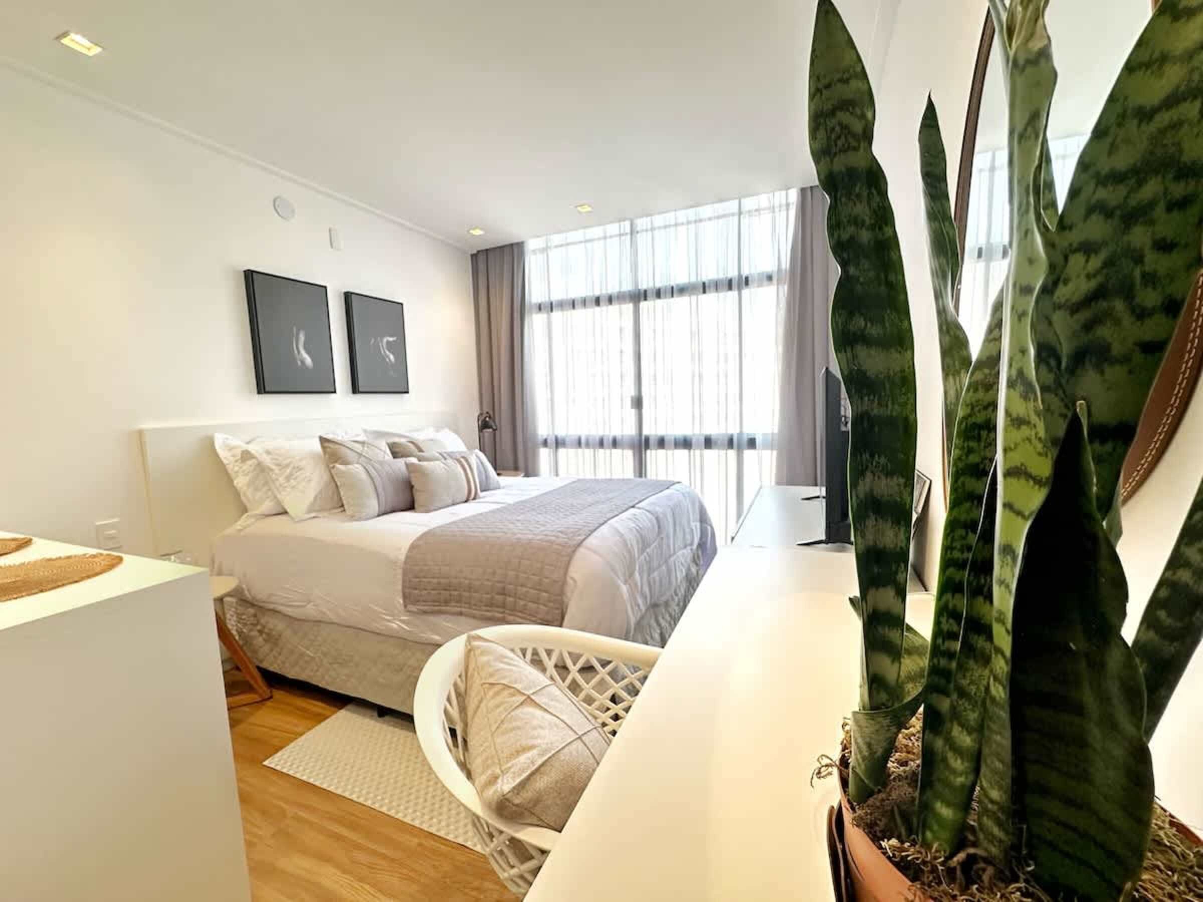 Estudio empresarial | Cortinas blackout, tabla de planchar con plancha y wifi gratis 