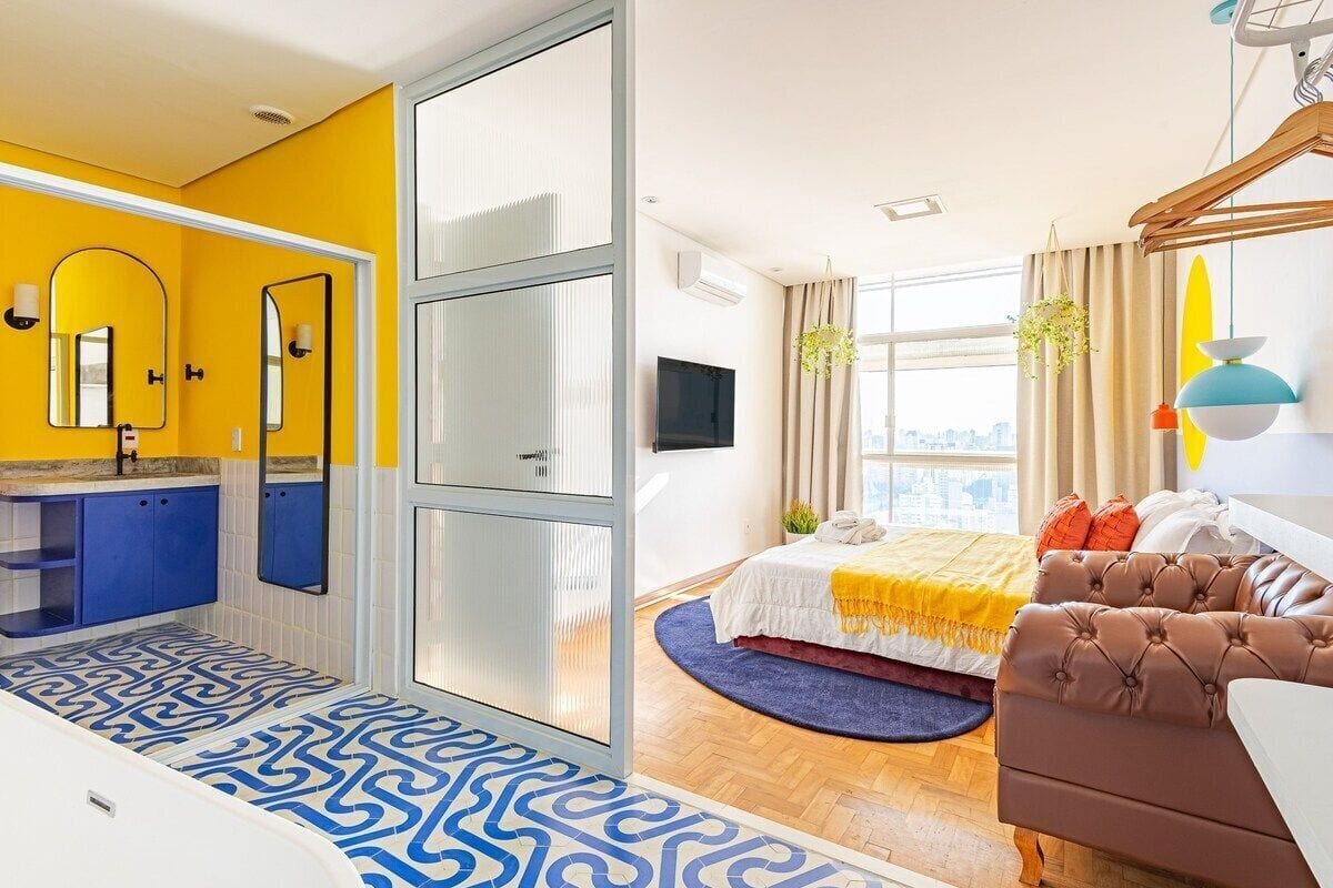 Apartamento design, 1 quarto, banheira, vista para a cidade | Ferros/tábuas de passar roupa, Wi-Fi de cortesia