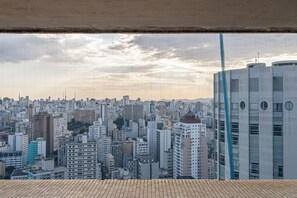 Apartamento design, 1 quarto, banheira, vista para a cidade | Vista do quarto
