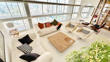 Appartement Deluxe | Coin séjour | Télévision à écran plat