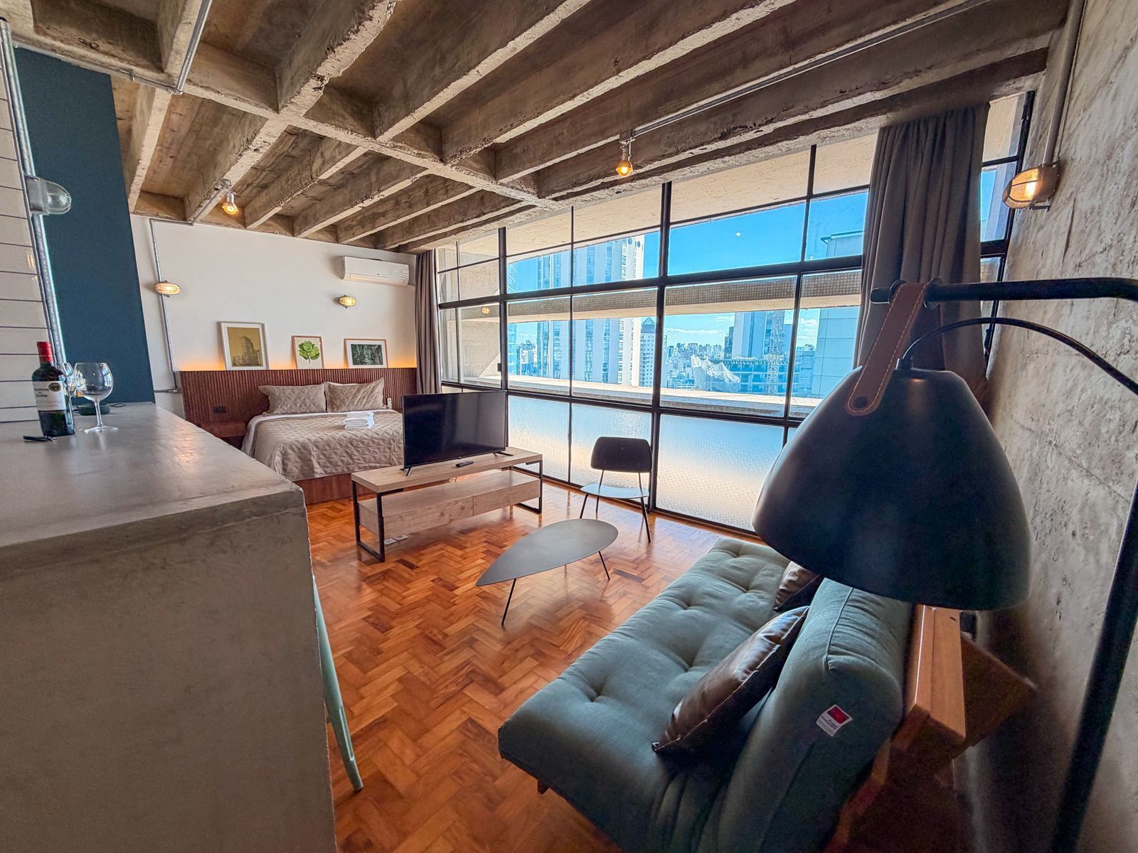 Executive-Studio | Wohnbereich | 40-Zoll-Flachbildfernseher mit Digitalempfang, Fernseher