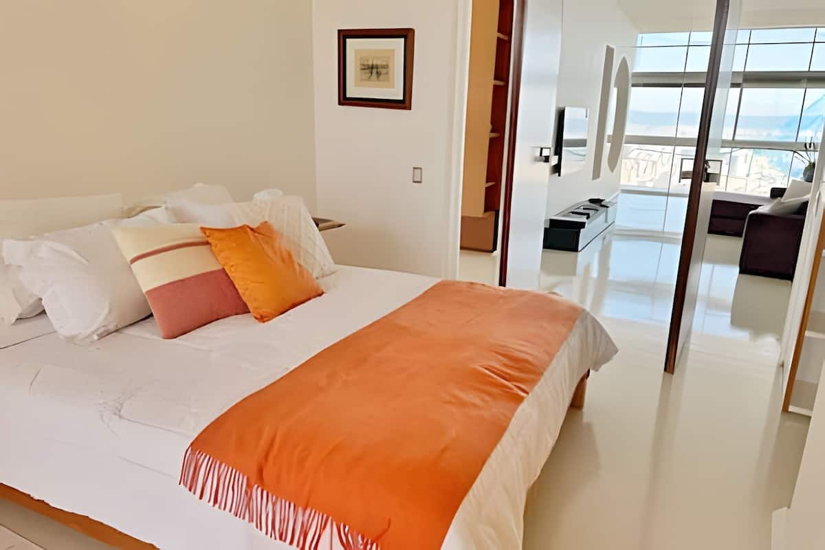 Apartamento luxo | Ferros/tábuas de passar roupa, Wi-Fi de cortesia