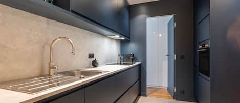 Frigorífic, microones, forn i placa de cuina