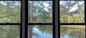 Spacious 4-bedroom farmhouse in near Britton Manor with small lake