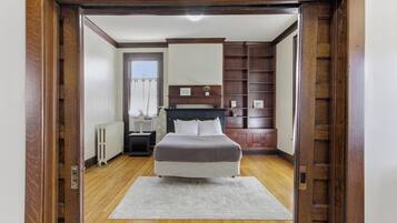 2 室のベッドルーム、WiFi (無料)、ベッドシーツ