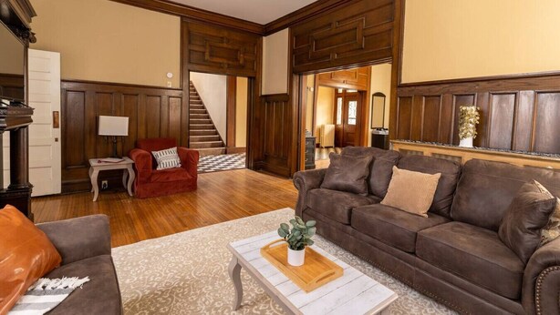 Unclassified image, 1 of 33, button - Historic Midtown Apartment (Memphis)