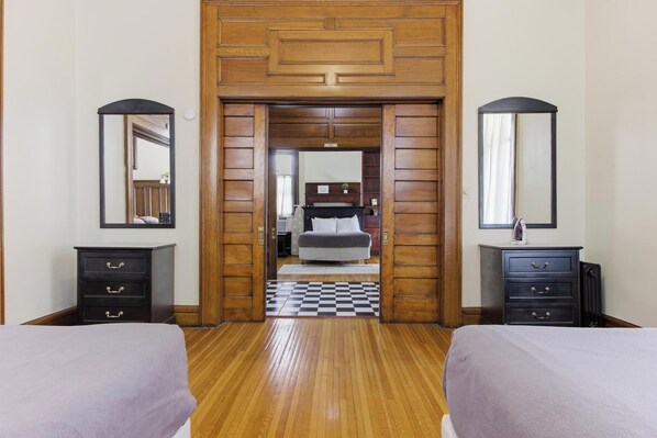 2 bedrooms, free WiFi, bed sheets - Historic Midtown Apartment (Memphis)