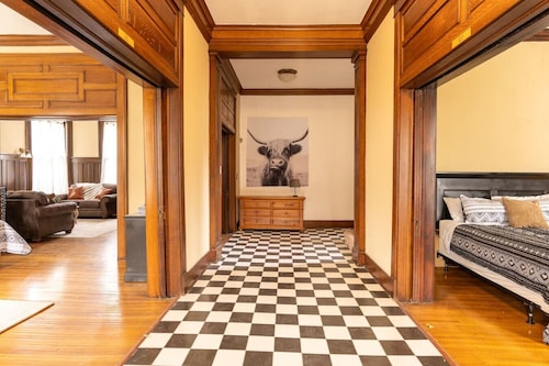 Historic Midtown Apartment