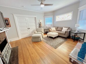 Living area - Casa Viola (Montclair)