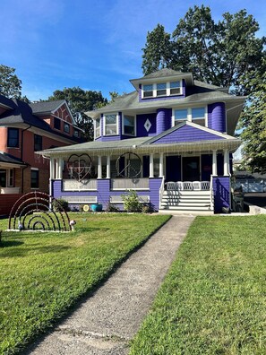 Exterior - Casa Viola (Montclair)