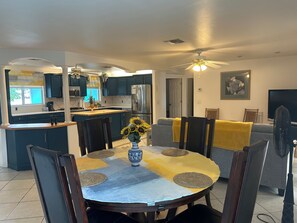 Dining - Florida Escape Gym, Pool Sauna, Kayaks, Bicycle (Merritt Island)