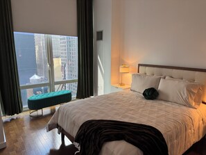 2 soverom, strykejern/-brett og sengetøy