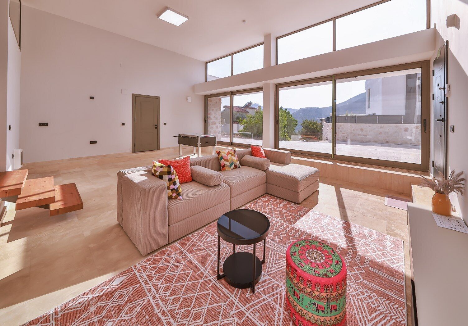 المنشأة من الداخل