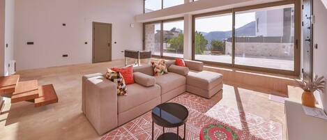 المنشأة من الداخل