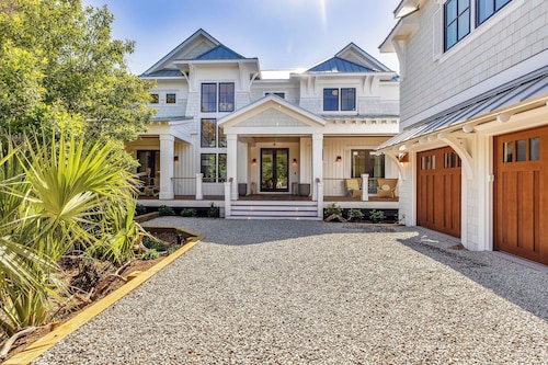LUXURY!  6 BR, Captain's Watch Views, 2 Min Walk to East Beach - Shoals Club