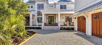 LUXURY! 6 BR, Captain's Watch Views, 2 Min Walk to East Beach - Shoals Club