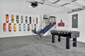 Game room - Family Fun w/Game Rm, WFH Office: 8 Min to Beach (Ocean Isle Beach)