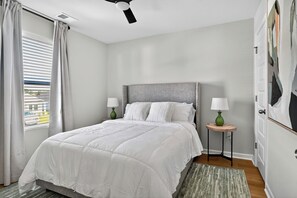 4 bedrooms, iron/ironing board, internet, bed sheets