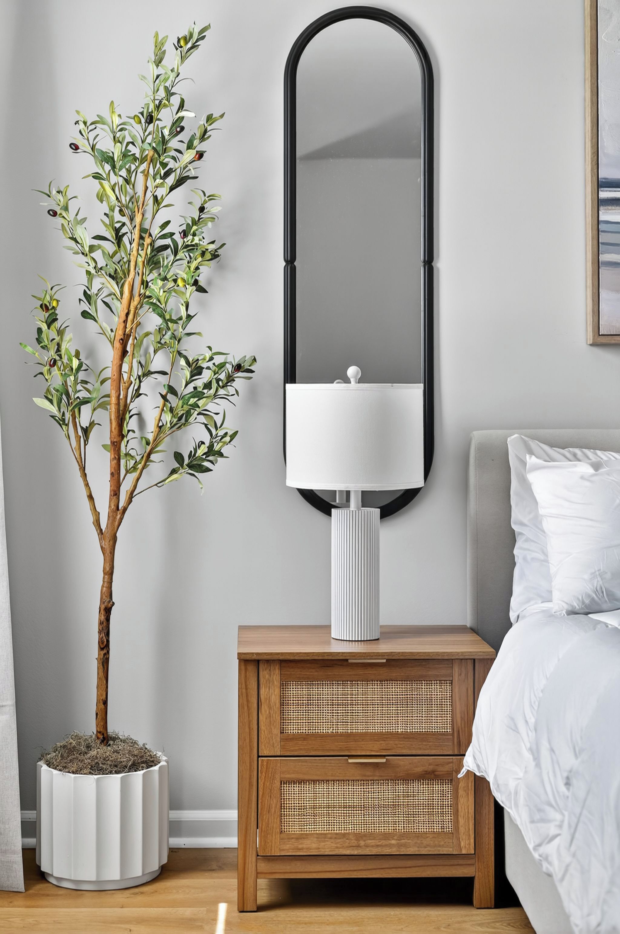 4 bedrooms, iron/ironing board, internet, bed sheets