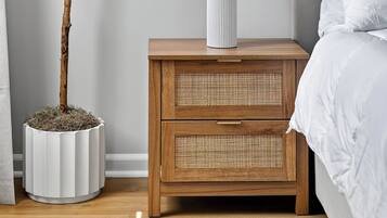 4 bedrooms, iron/ironing board, internet, bed sheets