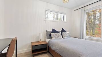 3 slaapkamers, een strijkplank/strijkijzer, gratis wifi, beddengoed