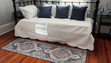 4 bedrooms, WiFi, bed sheets